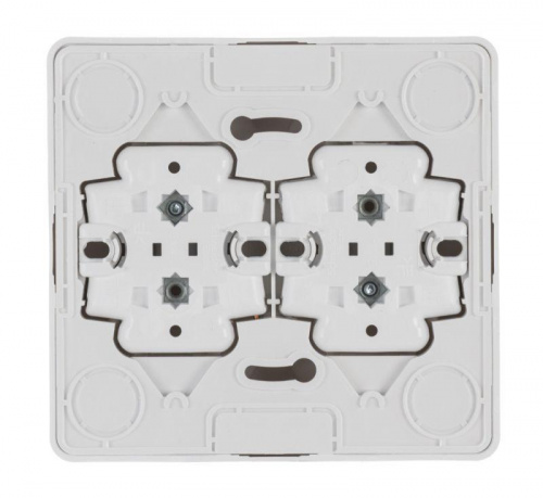 Розетка 4-м ОП Этюд 16А IP20 250В без заземл. без защ. шторок бел. SE PA16-205B
